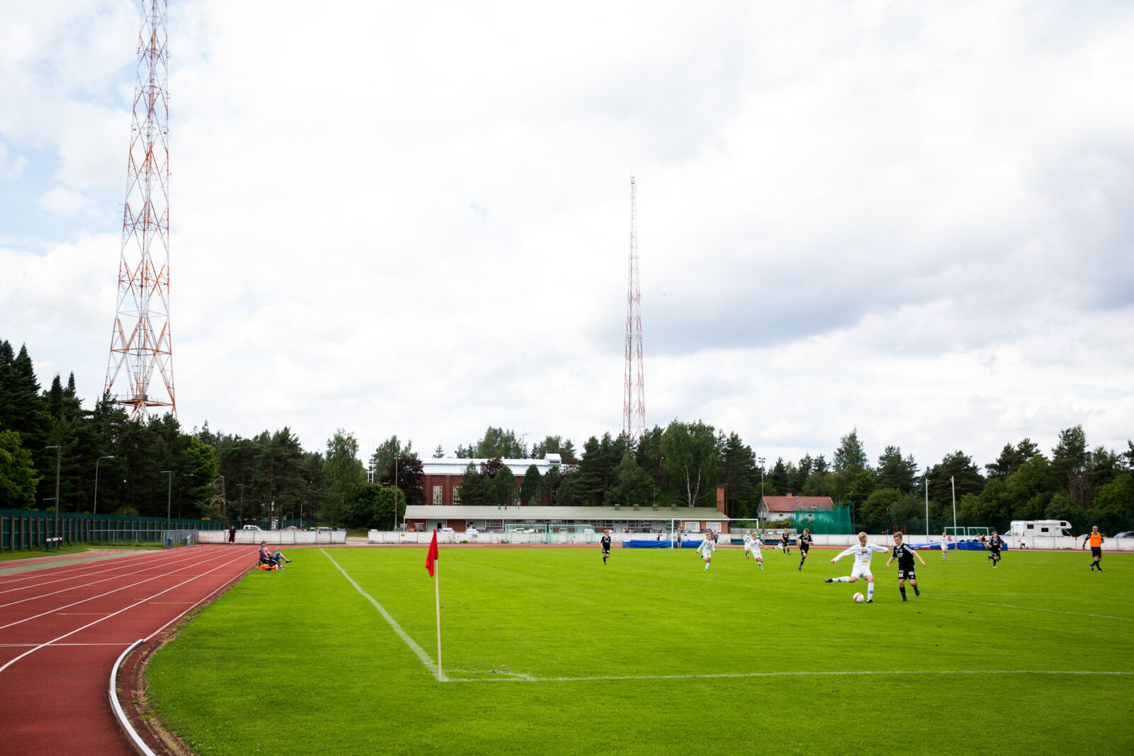 Uudistettu Radiomäen urheilukenttä on avattu harrastajille